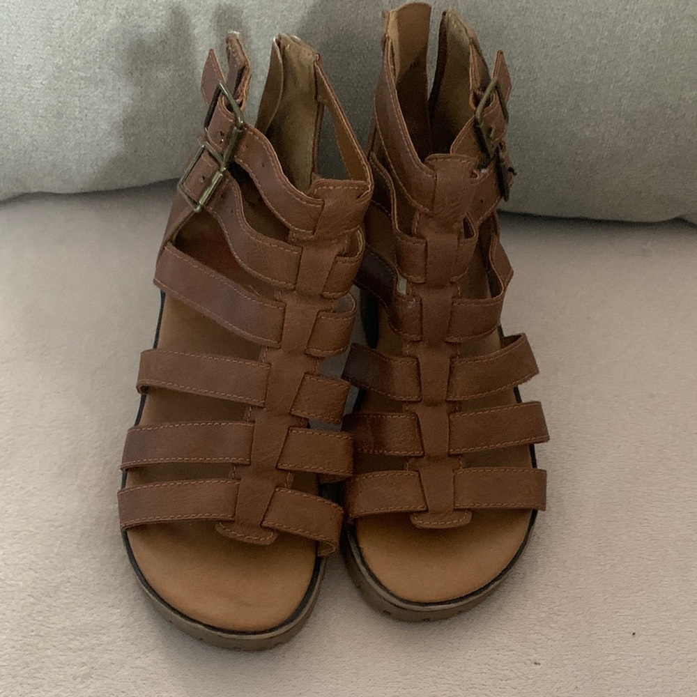jellypop kids Elegant Brown Strappy Sandals Size 1 M